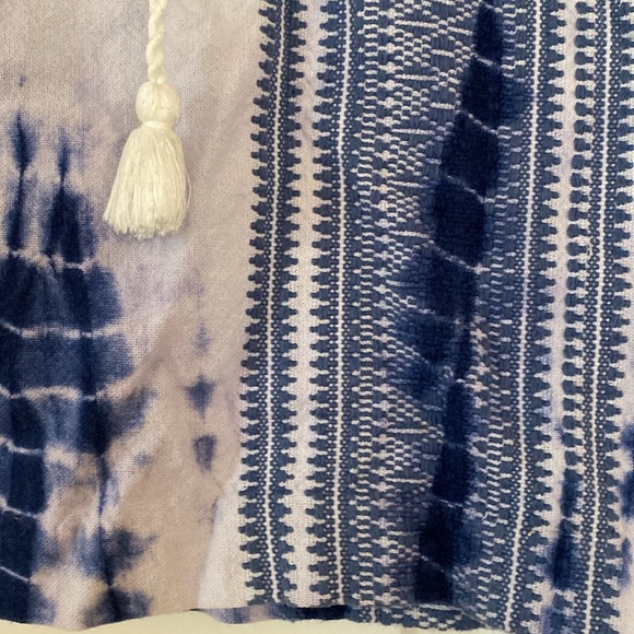 Saylor Dorothea Blue and White Top - Picture 4 of 5